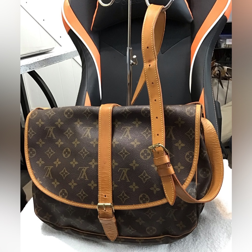 Louis Vuitton Bags - Picture 2 of 15